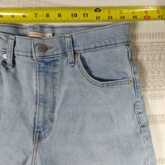 Levi’s Light Wash Distressed High Waisted Mom Jeans Size 29 - Picture 3 of 11